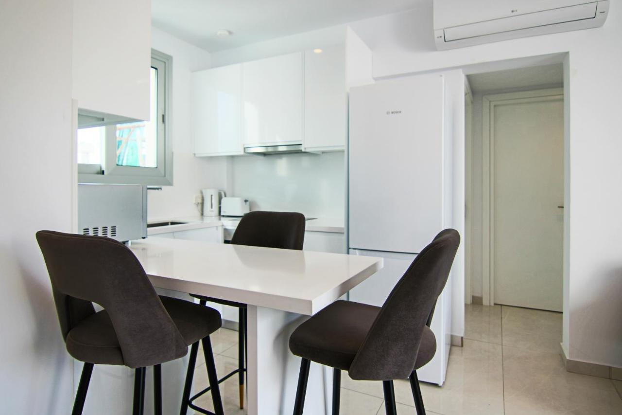 パ フォスPhaedrus Living - Seaside Executive Flat Harbour 204アパートメント エクステリア 写真